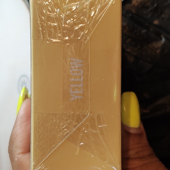 Danessa Myricks Evolution Powder in Yellow - Picture 2 of 2